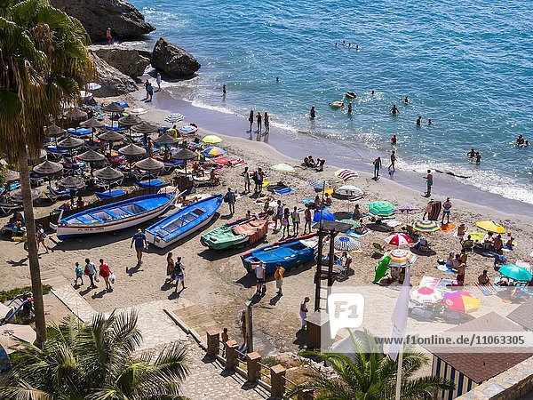 Strand Playa Calahonda  Nerja  Provinz Málaga  Costa del Sol  Andalusien  Spanien  Europa