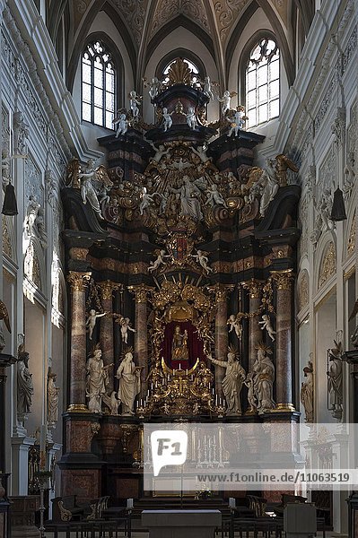Barocker Hochaltar nach 1711  Obere Pfarre  auch Pfarrkirche zu Unserer Lieben Frau  Bamberg  Oberfranken  Bayern  Deutschland  Europa