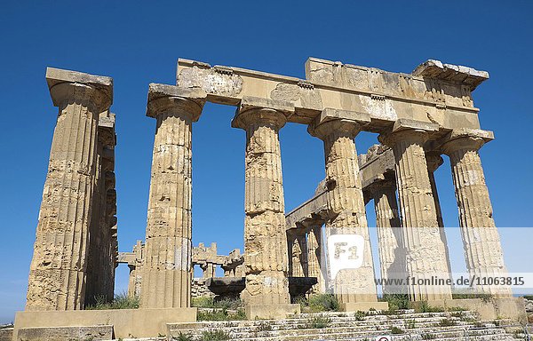 Griechischer antiker Tempel E  Archäologischer Park Selinunt  Selinunt  Sizilien  Italien  Europa