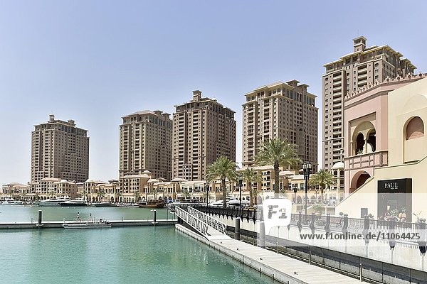 Hochhäuser an der Bucht The Pearl  Doha  Katar  Asien