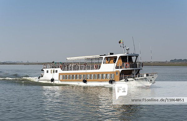 Excursion boat cruising the Irrawaddy River  also Ayeyarwady  River  between Mandalay and Bagan  Myanmar  Asia