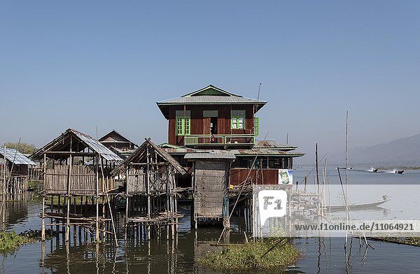 Pfahlbau auf dem Inle See  Burma  Myanmar  Asien