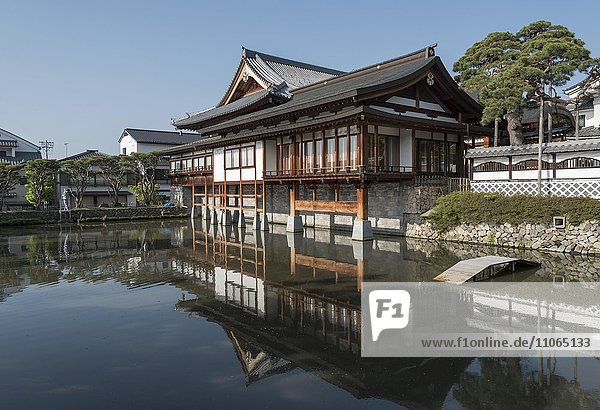 Daikanjin Tempel und Hosho Teich in der Nähe von Zenko-ji  Zenkoji  Nagano  Japan  Asien