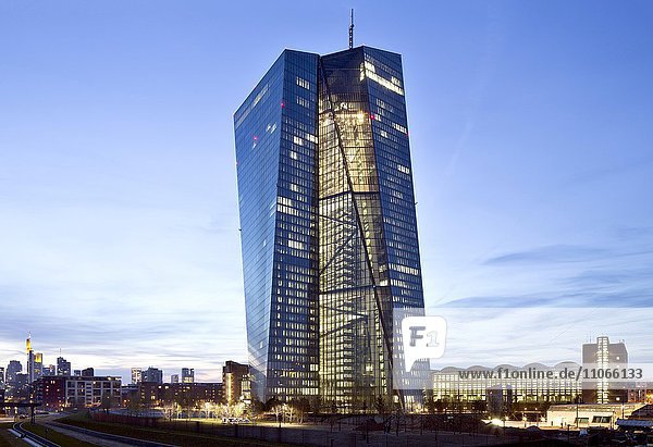 Europäische Zentralbank und ehemalige Großmarkthalle  Architekt Coop Himmelblau  Frankfurt am Main  Hessen  Deutschland  Europa