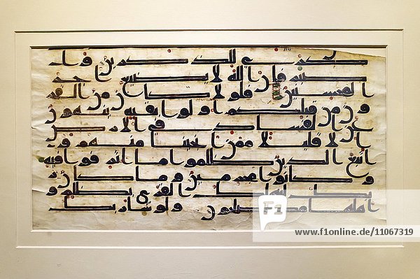 Koran  Kalligraphie mit alter arabischer Schrift und persischer Sprache  Reza Abbasi-Museum  Teheran Iran
