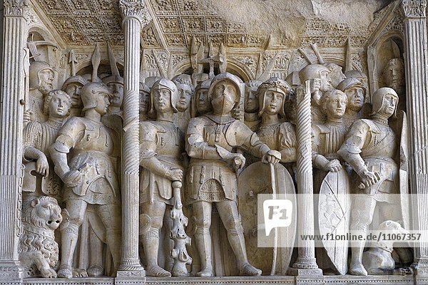 Relief am Eingang  Aaragonische Soldaten  Arco di Trionfo  Castel Nuovo  Neapel  Kampanien  Italien  Europa