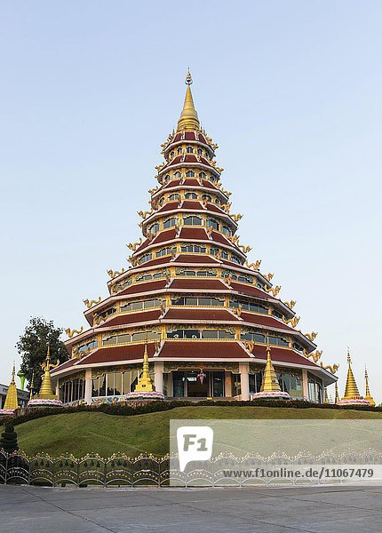 Neunstöckige Pagode des Wat Huay Pla Kang Tempel  Chiang Rai  Nordthailand  Thailand  Asien
