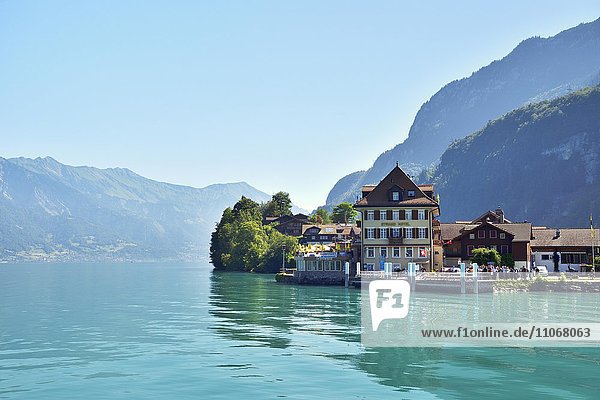 Strandhotel mit Schiffanlagestelle  Iseltwald  Brienzersee  Kanton Bern  Schweiz  Europa