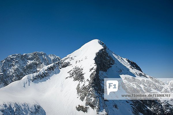 Verschneiter Gipfel der Alpspitze  Wettersteingebirge  Garmisch-Partenkirchen  Oberbayern  Bayern  Deutschland  Europa