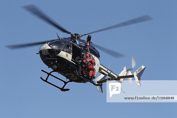 Heights rescuer of the fire brigade Wiesbaden practice with the police helicopter squadron Hesse  helicopter Airbus EC 145  Ettringen  Rhineland-Palatinate  Germany  Europe