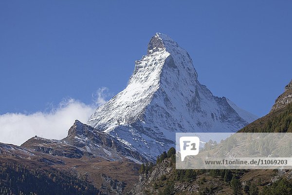 Schneebedecktes Matterhorn  Zermatt  Wallis  Schweiz  Europa