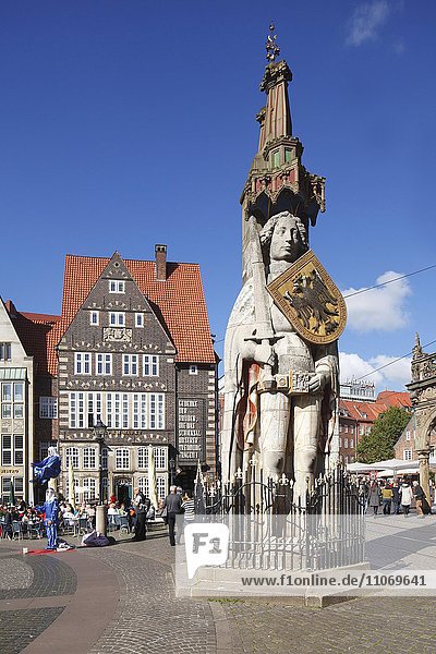 Bremer Roland  Rolandstatue auf dem Marktplatz  Altstadt  Wahrzeichen  Freie Hansestadt Bremen  Deutschland  Europa