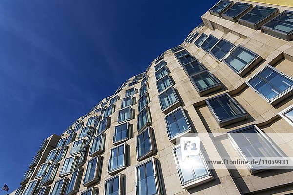 Gebäude der DZ Bank AG  entworfen von Architekt Frank O. Gehry  Berlin  Deutschland  Europa