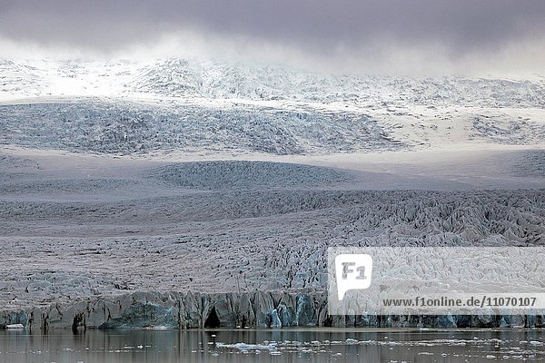 Eis  Gletscher  Gletscherabbruch  Gletschersee  Gletscherlagune des Gletschers Vatnajökull  Jökulsarlon  Island  Europa