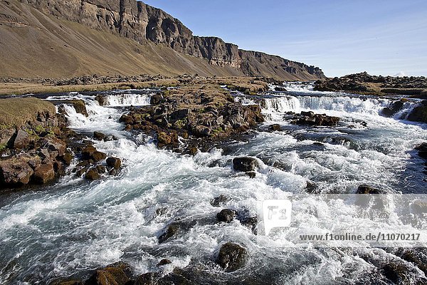Fluss Fossalar nahe Kirkjubaejarklaustur  Südisland  Island  Europa