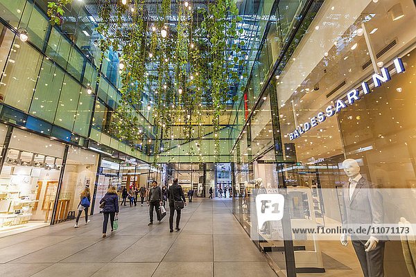 Fünf Höfe  verschiedene Läden  Boutiquen  exclusive Einkaufspassage  München  Bayern  Deutschland  Europa