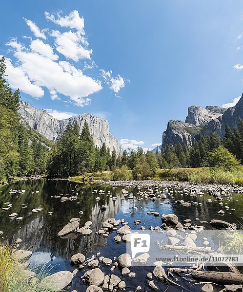 Valley view overlooking the El Capitan with River Merced River  Yosemite National Park  California  USA  North America