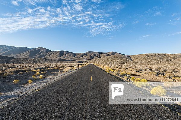 Landstraße  Straße  Death Valley  Death-Valley-Nationalpark  Kalifornien  USA  Nordamerika