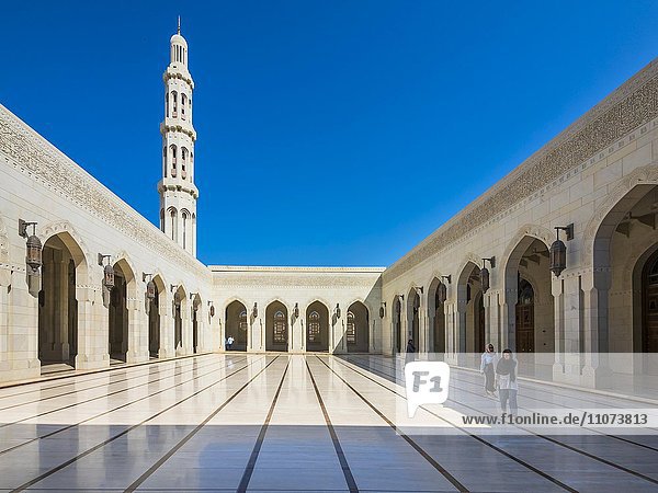 Innenhof  Große Sultan-Qabus-Moschee  Muscat  Oman  Asien
