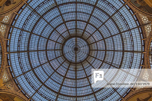 Glaskuppel über dem Oktagon in der Galleria Vittorio Emanuele II  Domplatz  Piazza del Duomo  Mailand  Italien  Europa