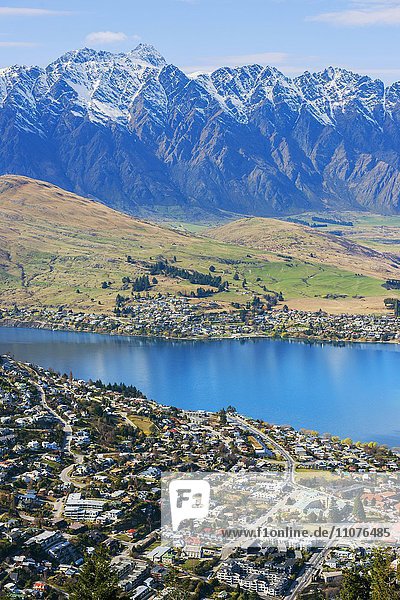 Queenstown and Lake Wakatipu  Queenstown  South Island  New Zealand  Oceania