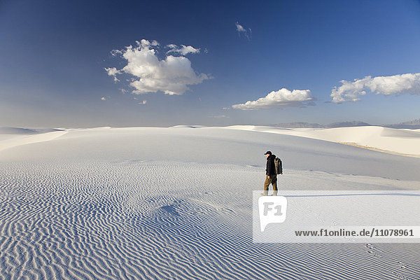 Touristen und Sanddünen im White Sands National Monument