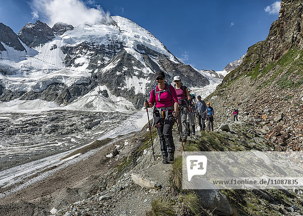 Schweiz  Bergsteiger in Dent d'Herens