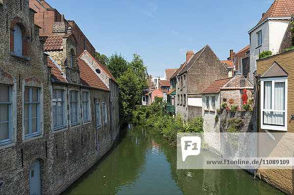 Belgien  Flandern  Brügge  Altstadt  Kanal und Häuser