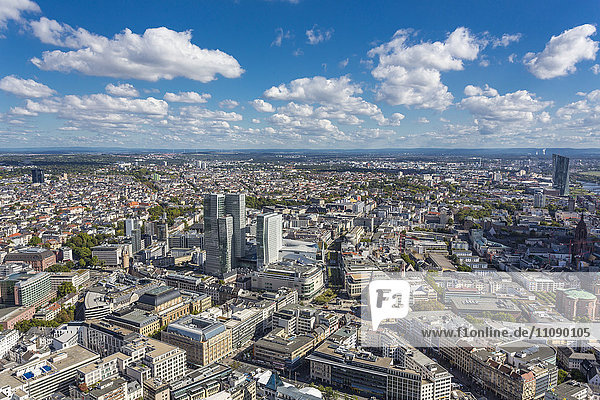 Deutschland  Frankfurt  Blick auf die Stadt mit Nextower und Jumeirah Frankfurt Hotel vom Maintower aus