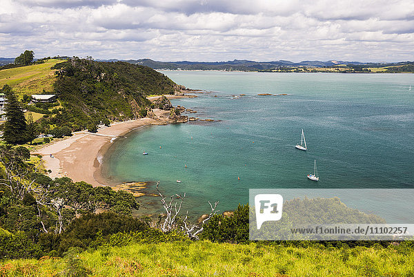 Tapeka Beach seen from Tapeka Point  a popular walk in Russell  Bay of Islands  Northland Region  North Island  New Zealand  Pacific