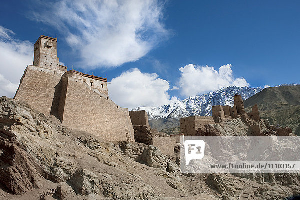 Die Restaurierung der Zitadelle und der Tempel von Basgo  die auf einem erodierten Berghang liegen  ist ein Beispiel für ein erfolgreiches Restaurierungsprojekt  Ladakh  Indien  Asien