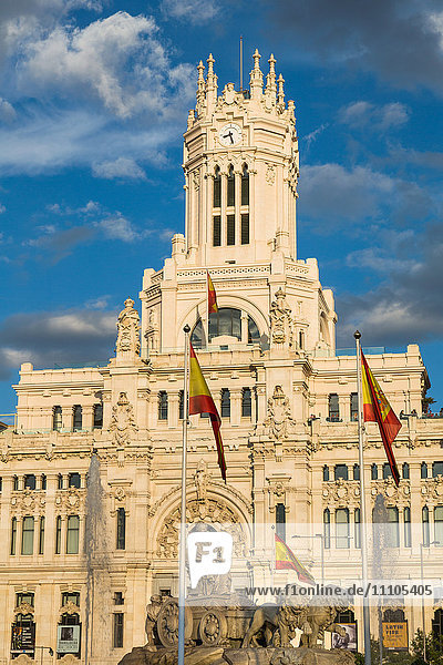 Brunnen und Cybele-Palast  ehemaliger Palast der Kommunikation  Plaza de Cibeles  Madrid  Spanien  Europa