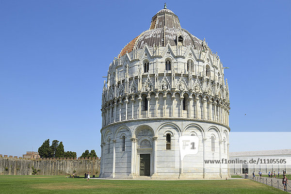 Baptistry of St. John  Piazza del Duomo (Cathedral Square)  Campo dei Miracoli  UNESCO World Heritage Site  Pisa  Tuscany  Italy  Europe