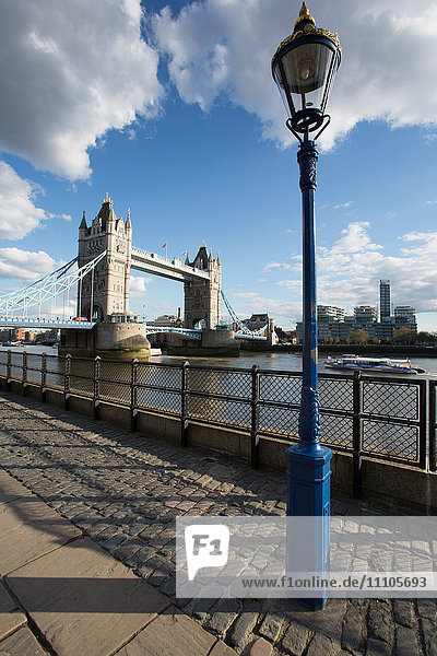 Tower Bridge und Themse  London  England  Vereinigtes Königreich  Europa