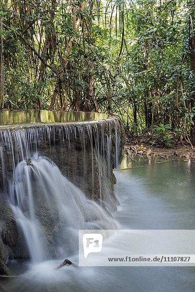 Erawan-Wasserfälle  Erawan-Nationalpark  Kanchanaburi  Thailand  Südostasien  Asien