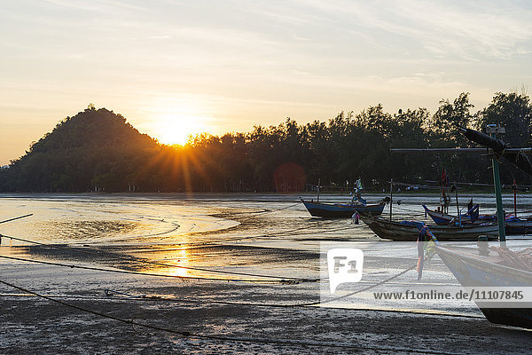 Sam Phraya Beach at sunset  Khao San Roi Yot National Park  Prachuap Kiri Khan  Thailand  Southeast Asia  Asia