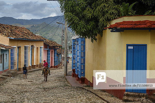 Colorful colonial houses  Trinidad  UNESCO World Heritage Site  Sancti Spiritus Province  Cuba  West Indies  Caribbean  Central America