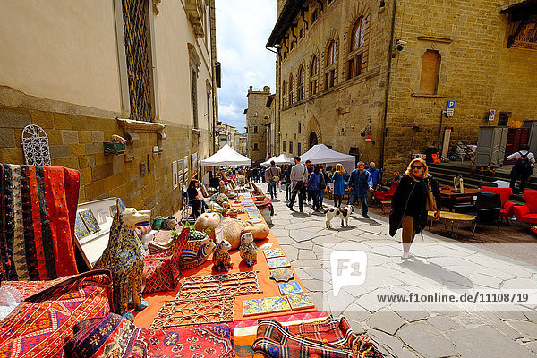 Monatlicher Antiquitätenmarkt  Arezzo  Toskana  Italien  Europa