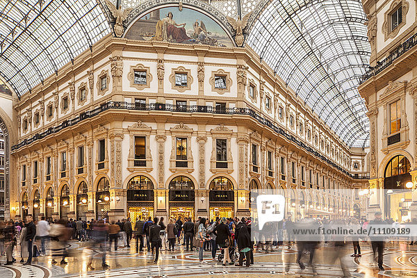 Die Galleria Vittorio Emanuele II im Zentrum von Mailand  Lombardei  Italien  Europa