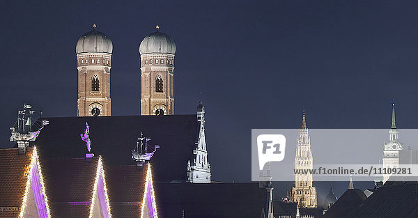 Alter Peter  Frauenkirche and new city hall  Munich  Bavaria  Germany  Europe