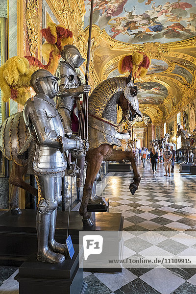 Italien  Piemont  Turin  Königlicher Palast  Die königliche Waffenkammer  Sammlungen von Waffen und Rüstungen  gegründet von der Familie Savoyen