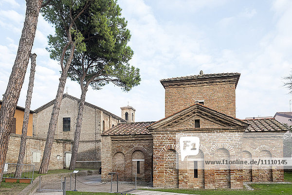 Italien  Emilia-Romagna  Ravenna  Das Mausoleum der Galla Placidia (386-452)  Schwester des römischen Kaisers Honorius  ist ein christliches Grabdenkmal.