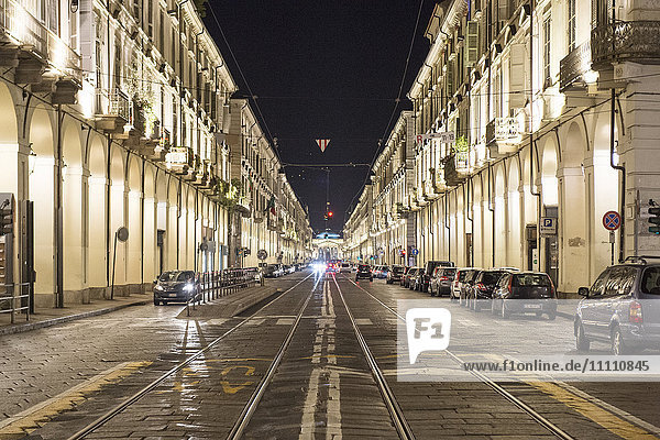 Italien  Piemont  Turin  Via Po bei Nacht