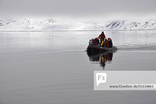 Norwegen  Svalbard Inseln  Spitzbergen  Beiboot