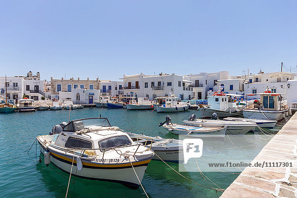 Griechenland  Kykladen  Insel Paros  Naoussa  der Hafen