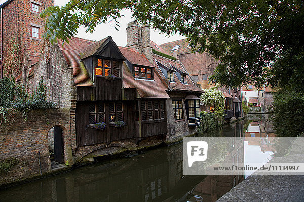 Gemütliche Häuser am Kanal