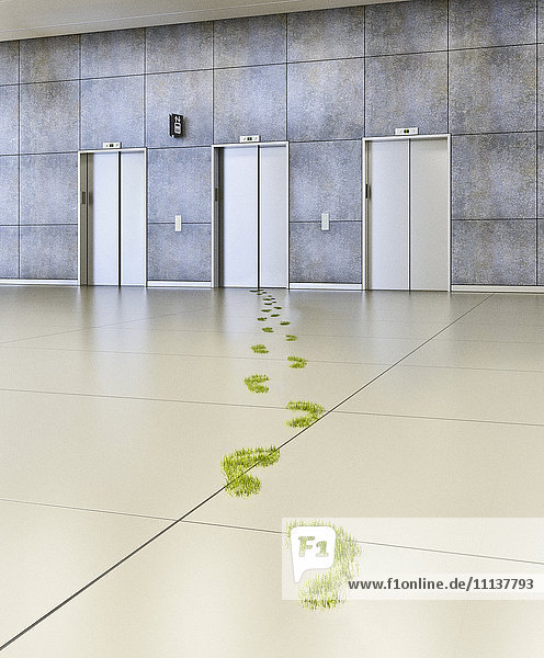 Grüne Fußabdrücke auf dem Büroboden
