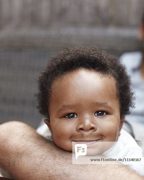 Lächelndes afroamerikanisches Baby