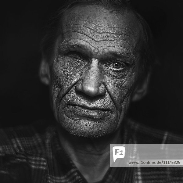Nahaufnahme des Gesichts eines älteren kaukasischen Mannes