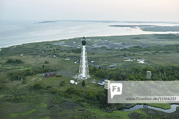 USA  Luftaufnahme eines Leuchtturms einer Barriereinsel an der Ostküste von Virginia